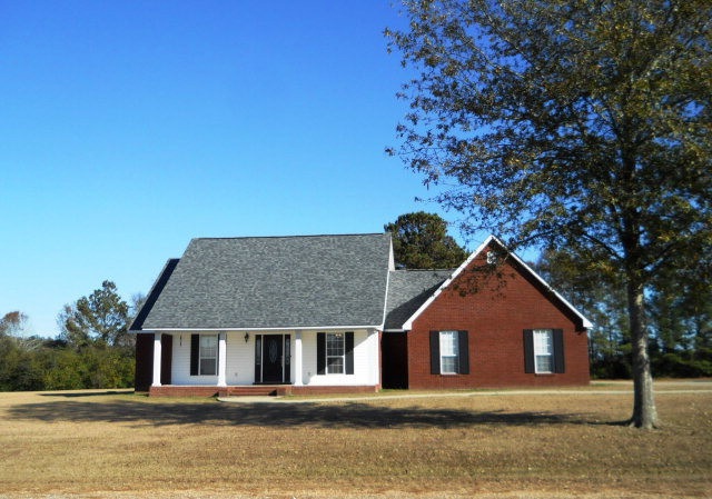 1034 Rolling Oaks Dr, McComb, MS 39648 - photo 1