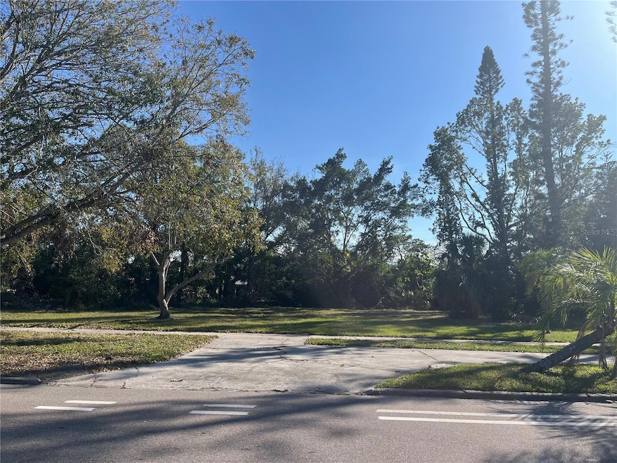 CENTER LOT RINGLING BLVD.