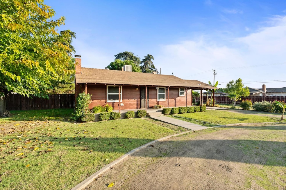 4785 E Andrews Ave, Fresno, CA 93726 - photo 1