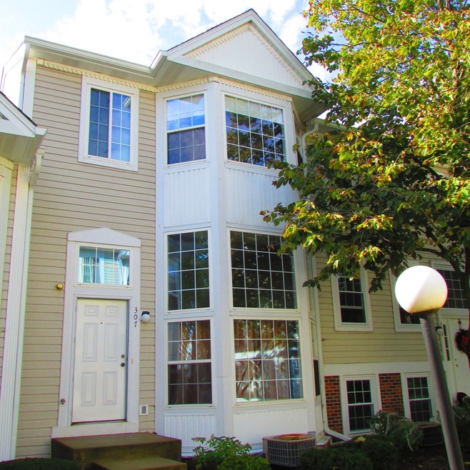 307 Hidden Creek Ln unit 324, North Aurora, IL 60542 - photo 1