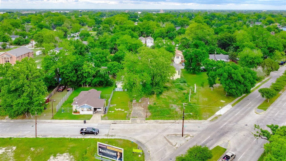 6806 Tuskegee St, Houston, TX 77091 - photo 1