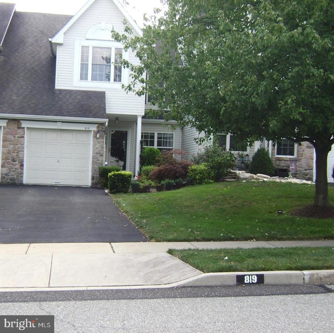 819 Sherrick Ct, Chalfont, PA 18914 - photo 1