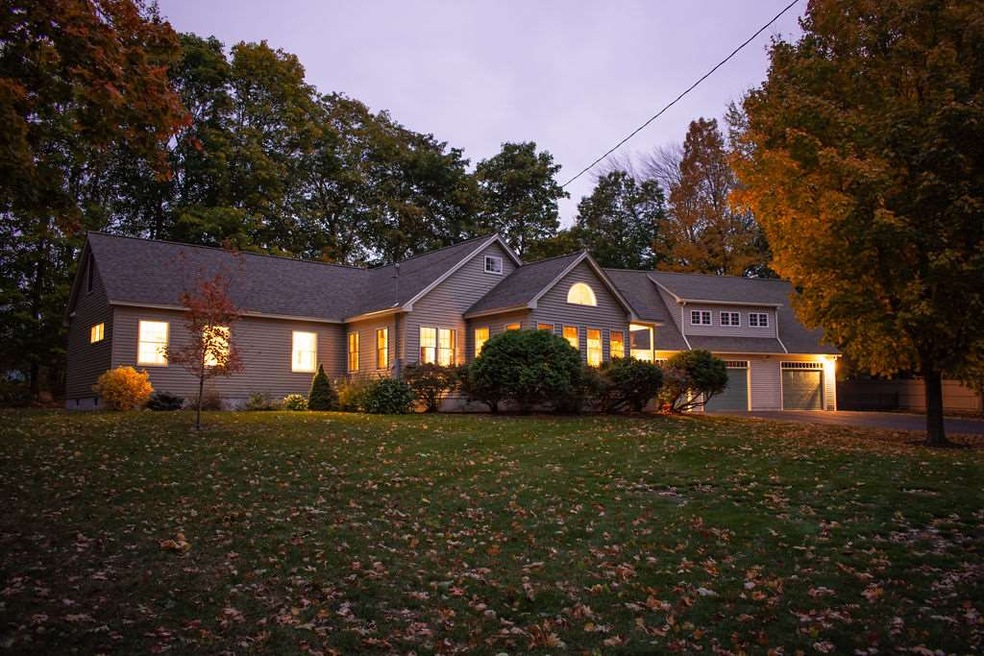 16 Howe St, Rochester, NH 03867 - photo 1