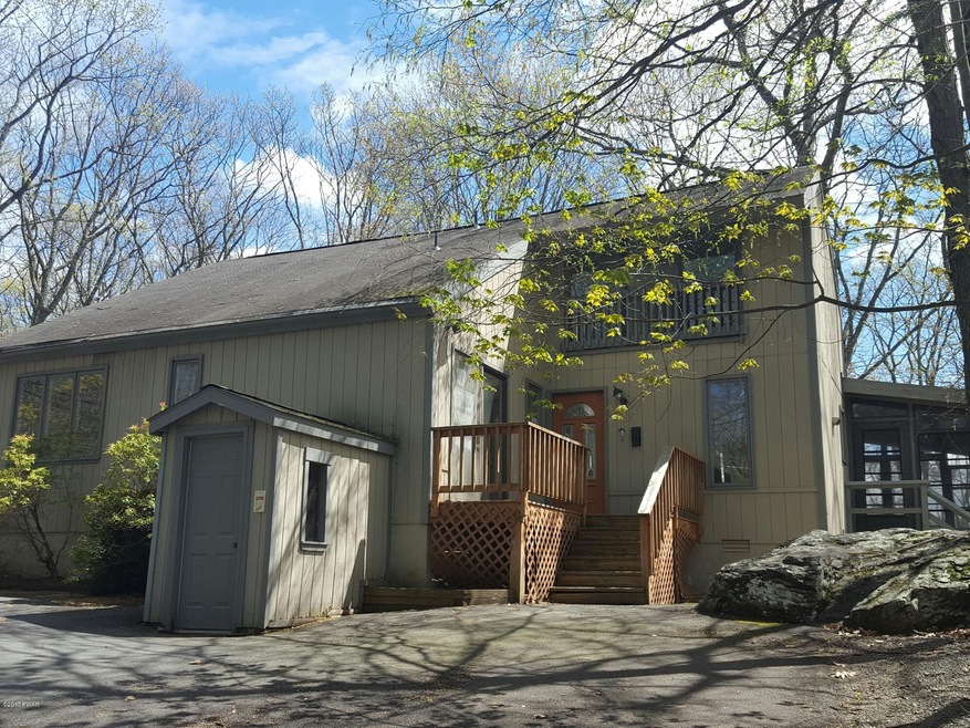 800 Maple Ct, Blooming Grove, PA 18428 - photo 1