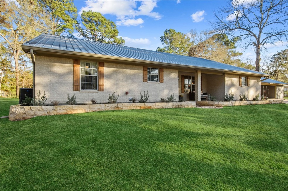 View of front of property featuring a front lawn