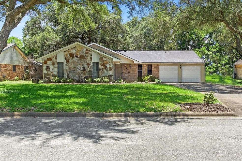 3908 Wickersham St, Bay City, TX 77414 - photo 1