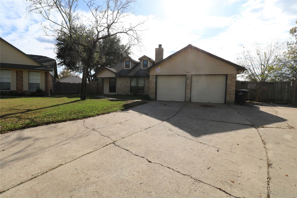 3203 Fox Run Dr, Alvin, TX 77511 - photo 1
