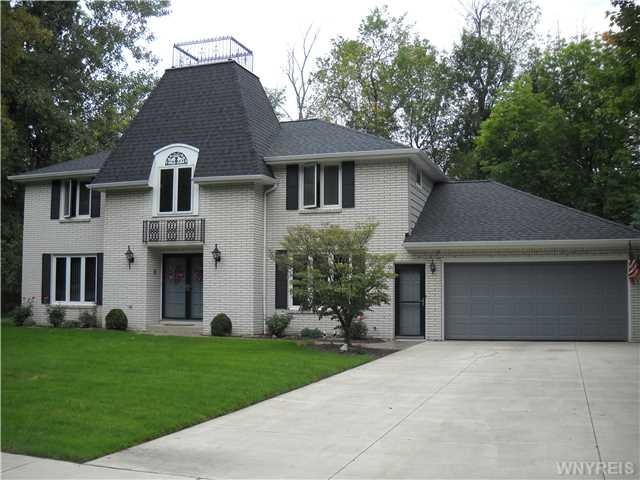 Exterior Front Double door center entrance Colonia