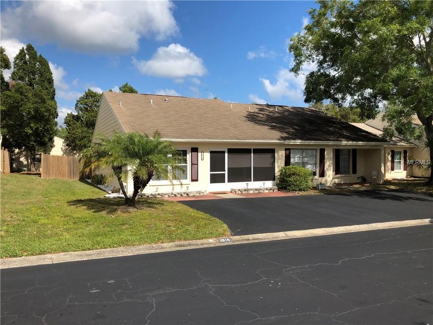 WONDERFUL AND RARE, END UNIT VILLA WITH SCREENED I
