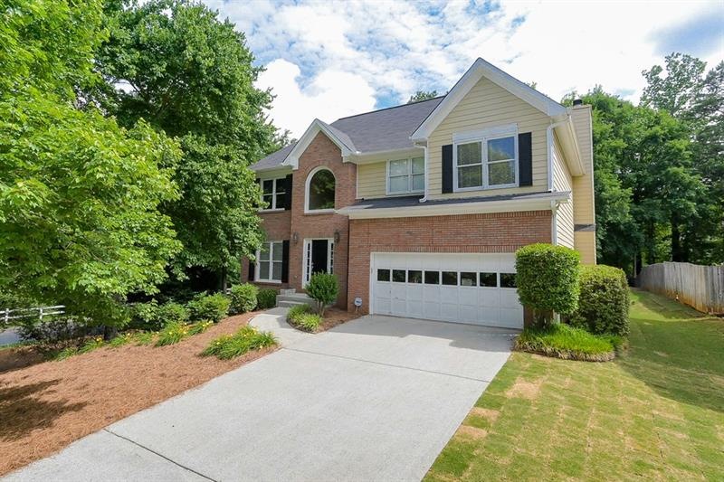 Great 4 bedroom home in amazing location!