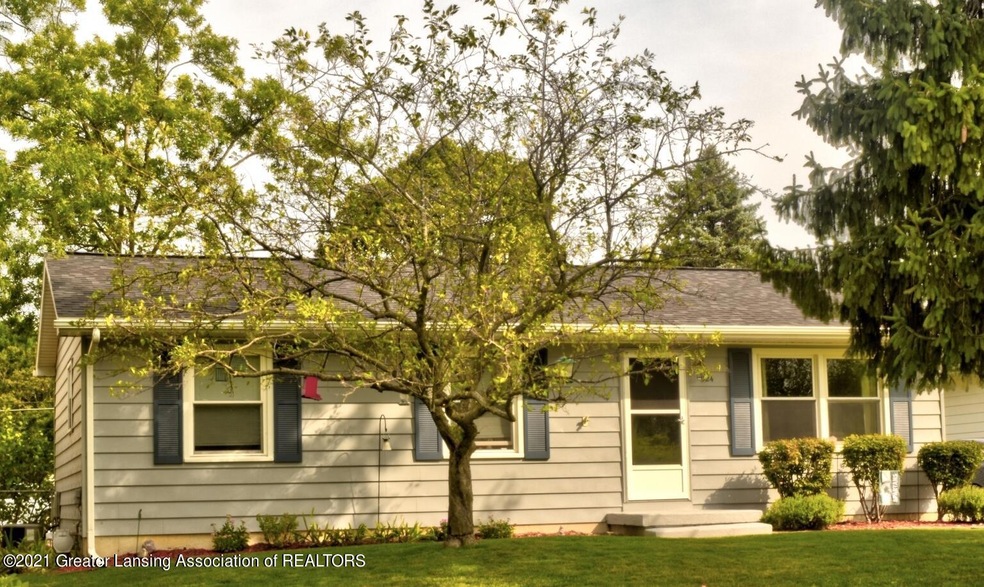 524 Patricia St, Lansing, MI 48911 - photo 1