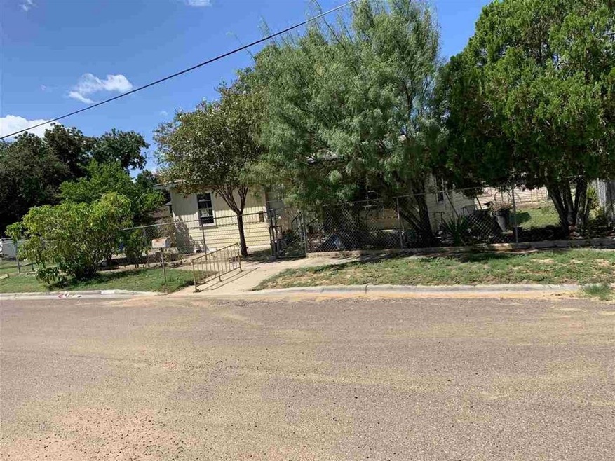 1520 Maryland Ave, Laredo, TX 78040 - photo 1