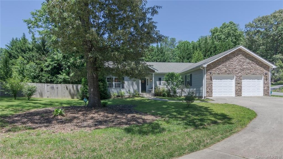 411 Wakefield Dr unit 15, Hendersonville, NC 28792 - photo 1