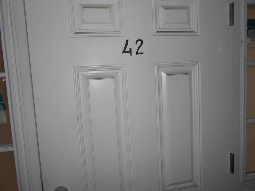 50 Greenhouse Rd unit 42B, Bridgeport, CT 06606 - photo 1