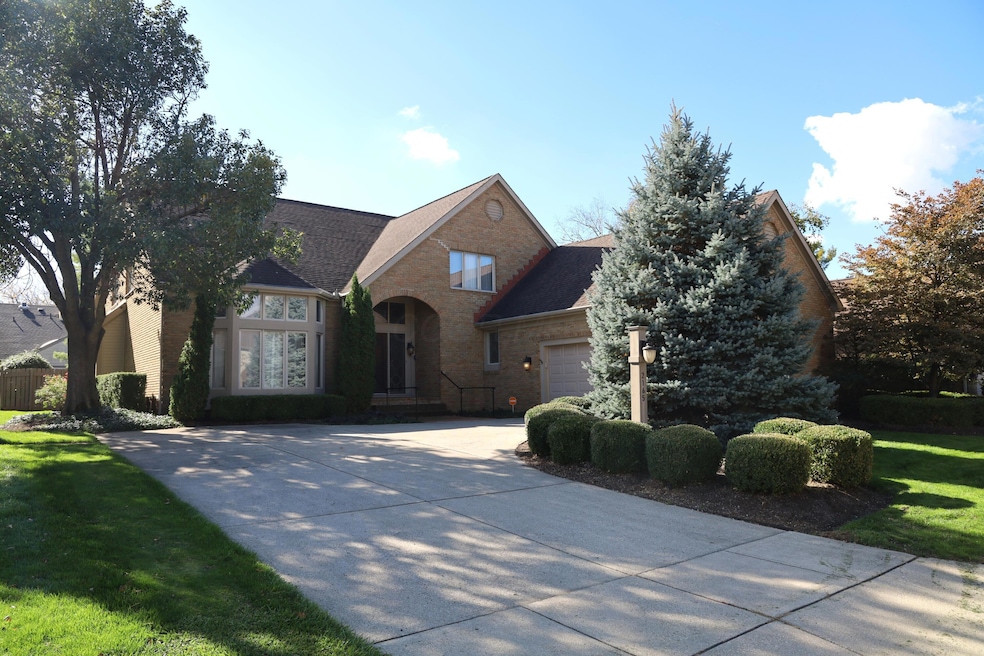 2165 Partlow Dr, Columbus, OH 43220 - photo 1