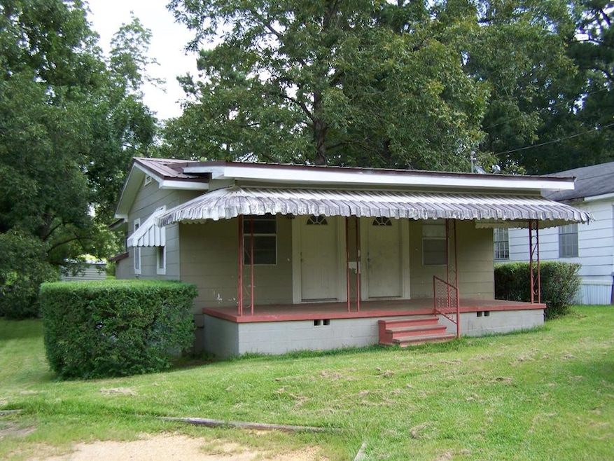 1120 26th St, McComb, MS 39648 - photo 1