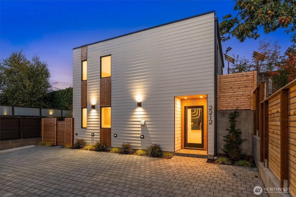 2212 Broadway E, Seattle, WA 98102 - photo 1