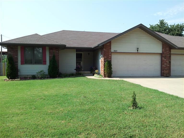 507 Frank St, Nixa, MO 65714 - photo 1