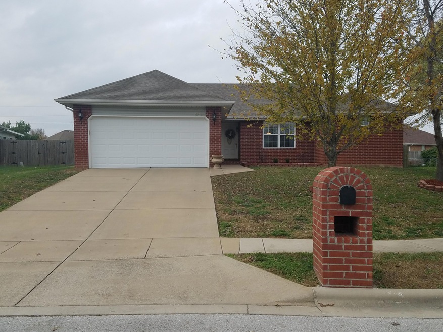 621 W Bailey St, Nixa, MO 65714 - photo 1