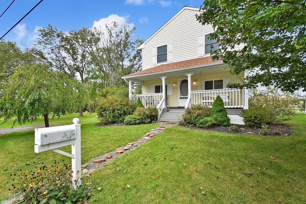 362 E 3rd St, Wind Gap, PA 18091 - photo 1