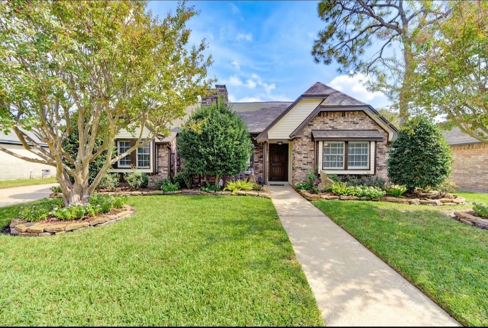 2513 Henderson Ln, Deer Park, TX 77536 - photo 1