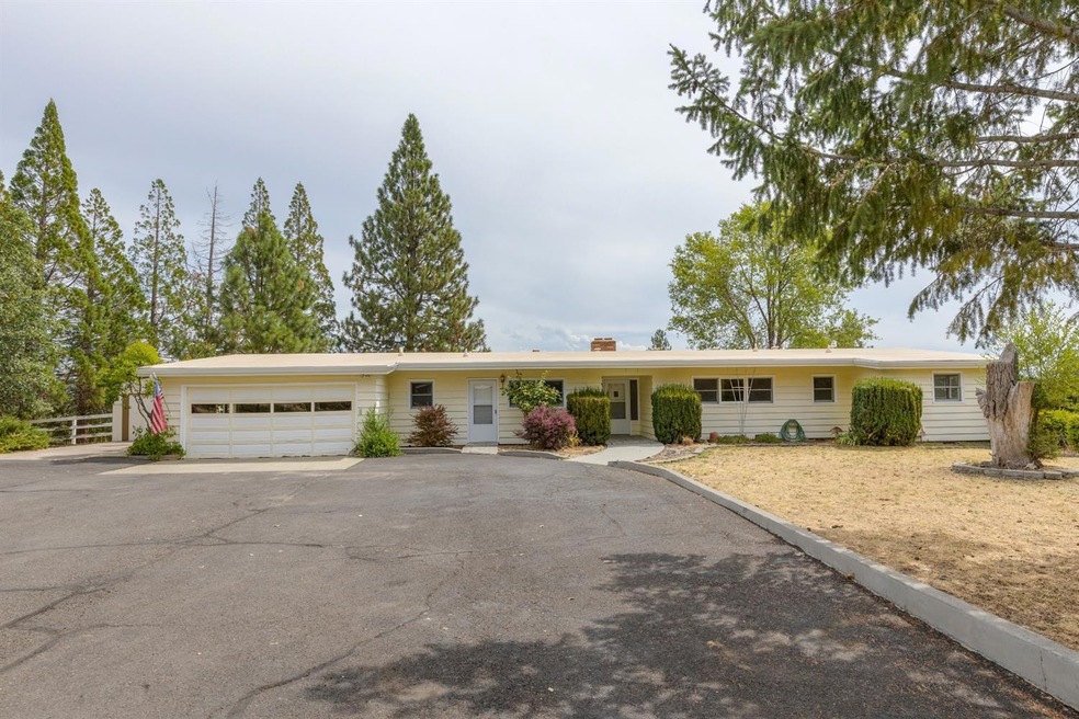 3617 Ross Ln, Central Point, OR 97502 - photo 1