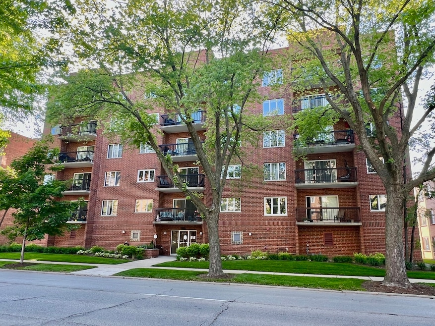 820 Graceland Ave unit 304, Des Plaines, IL 60016 - photo 1