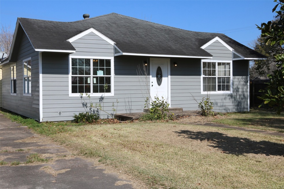 3015 8th St, Bay City, TX 77414 - photo 1