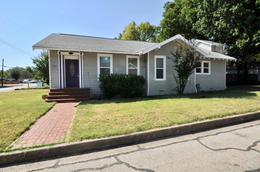 201 W Columbia St, Weatherford, TX 76086 - photo 1