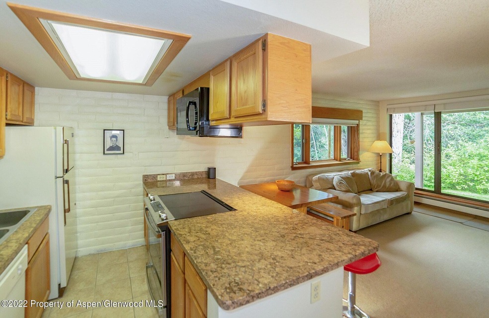212 Kitchen Living