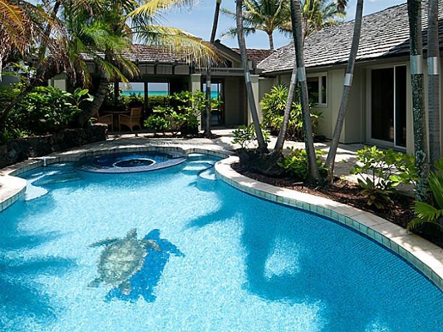 Walled swimming pool, delightful covered lanai wel