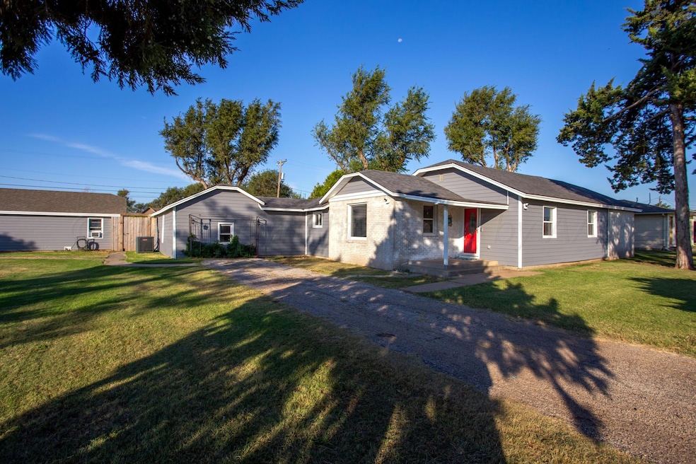 1105 Main St, Panhandle, TX 79068 - photo 1