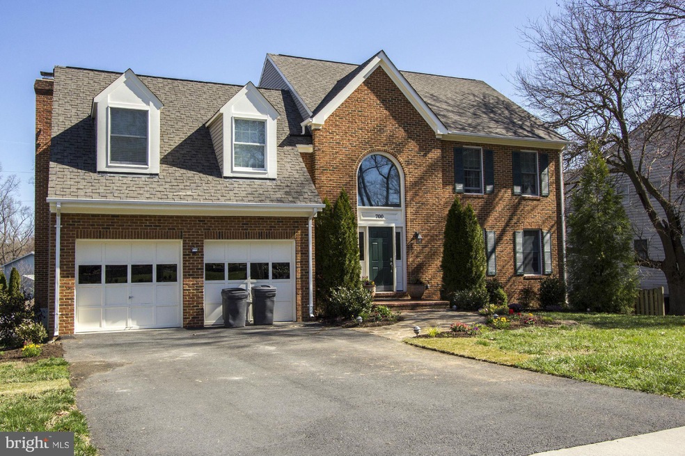 700 Ninovan Rd SE, Vienna, VA 22180 - photo 1