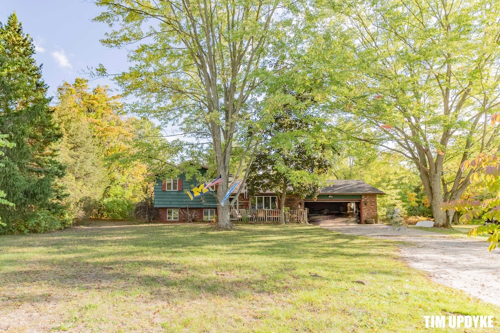 1763 E Pontaluna Rd, Spring Lake, MI 49456 - photo 1