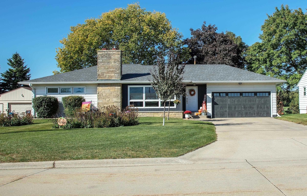 1212 4th St SW, Waverly, IA 50677 - photo 1