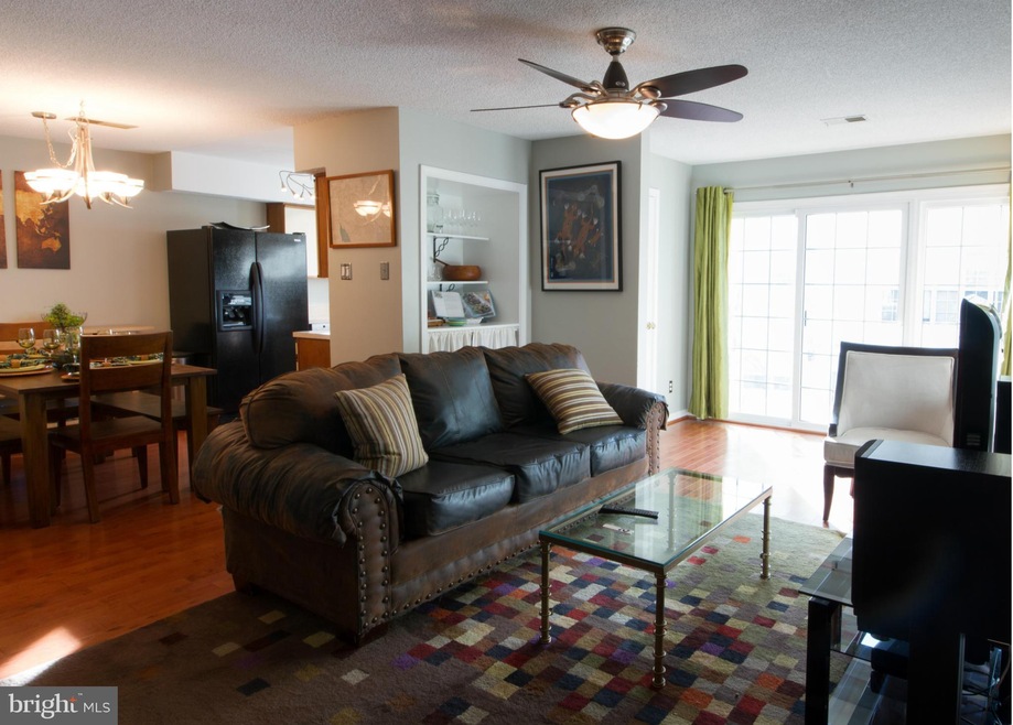 12105 Greenway Ct unit 101, Fairfax, VA 22033 - photo 1