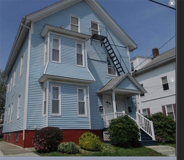 23 Young St, Pawtucket, RI 02860 - photo 1
