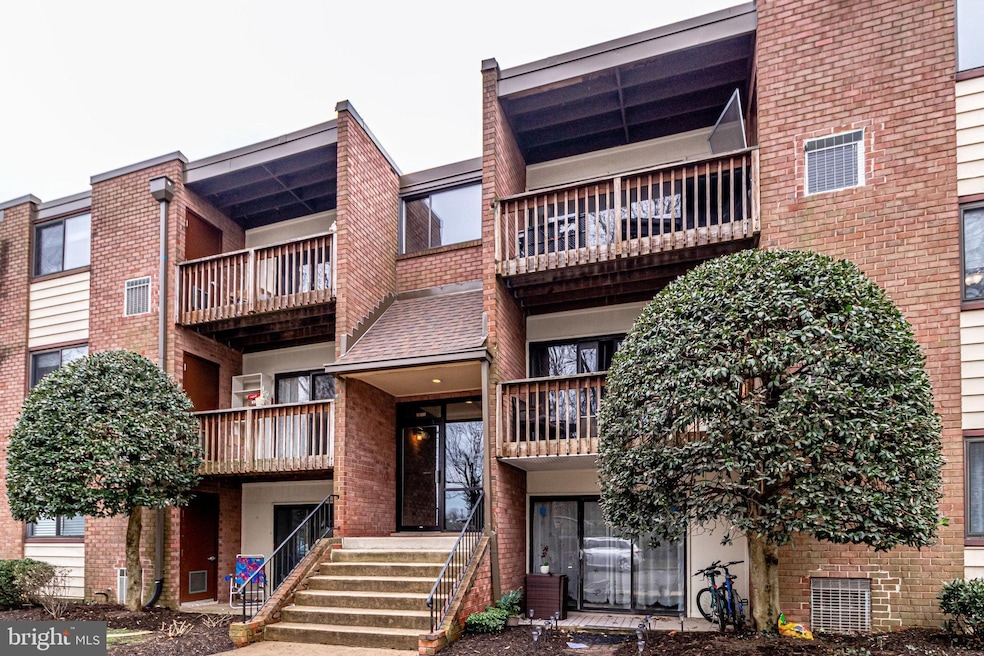 10725 West Dr, Fairfax, VA 22030 - photo 1