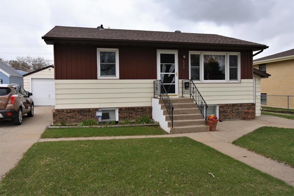 Front - 425 S 16th St