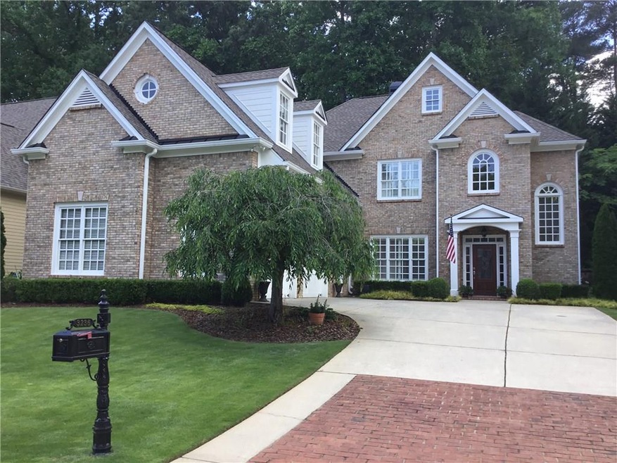 Stately brick beauty! Five-yr-old roof on culdesac