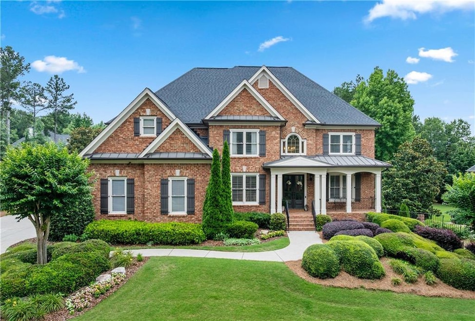 Stunning 6 Bedroom, 5 Bathroom Home