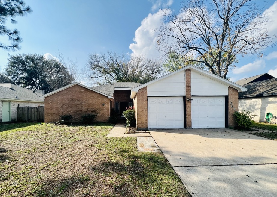 8619 Bold Forest Dr, Houston, TX 77088 - photo 1