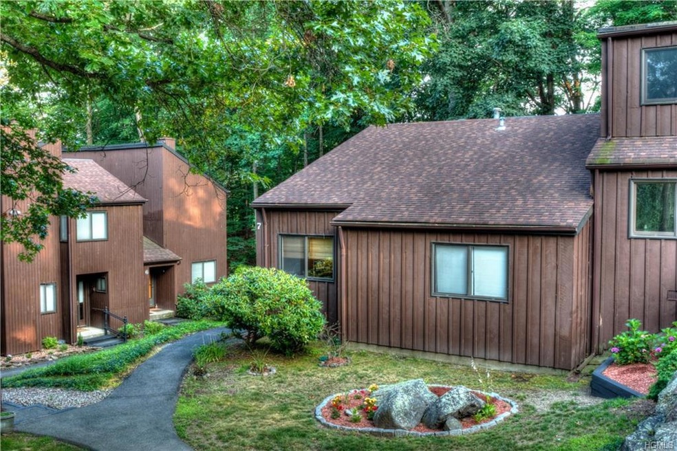 7 Acorn Ct, Highland Mills, NY 10930 - photo 1