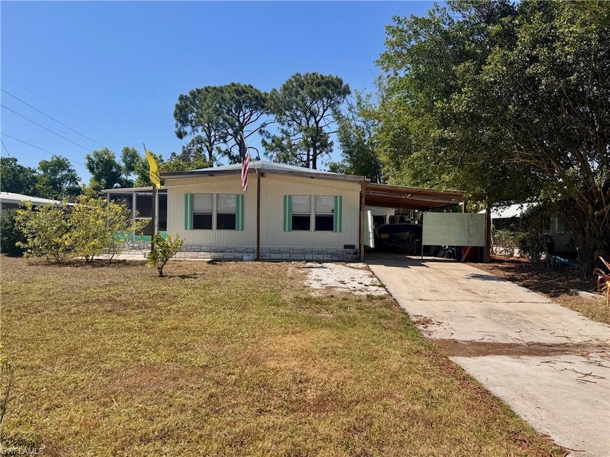 View of front of house with driveway, a front lawn