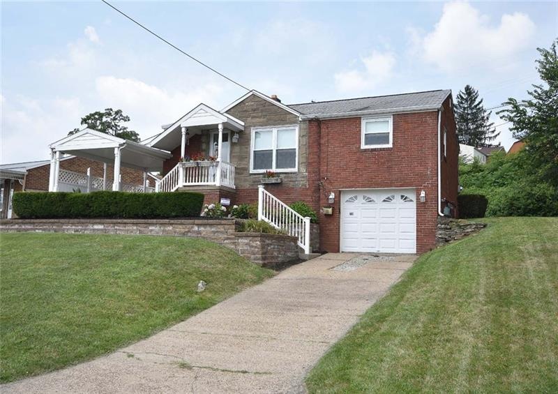 FRONT VIEW OF THIS MOVE-IN READY RANCHER!
