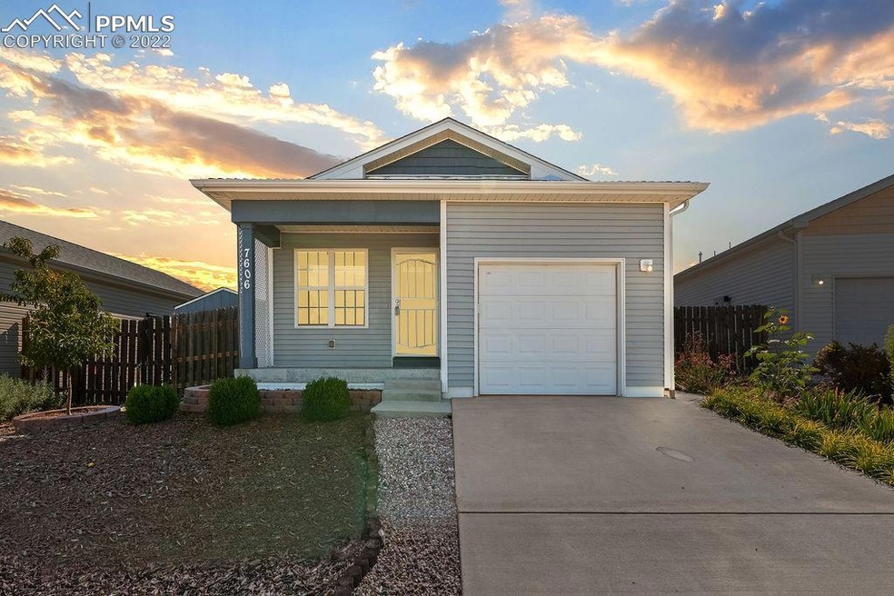 Ranch style home in excellent shape!  Great settin