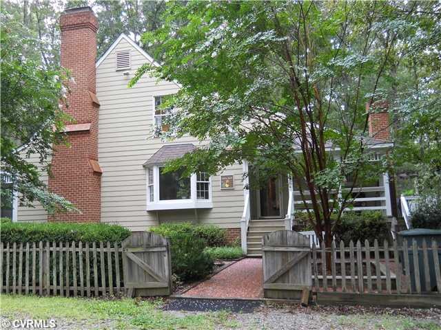 Exterior Front - Charming Cape with side entrance