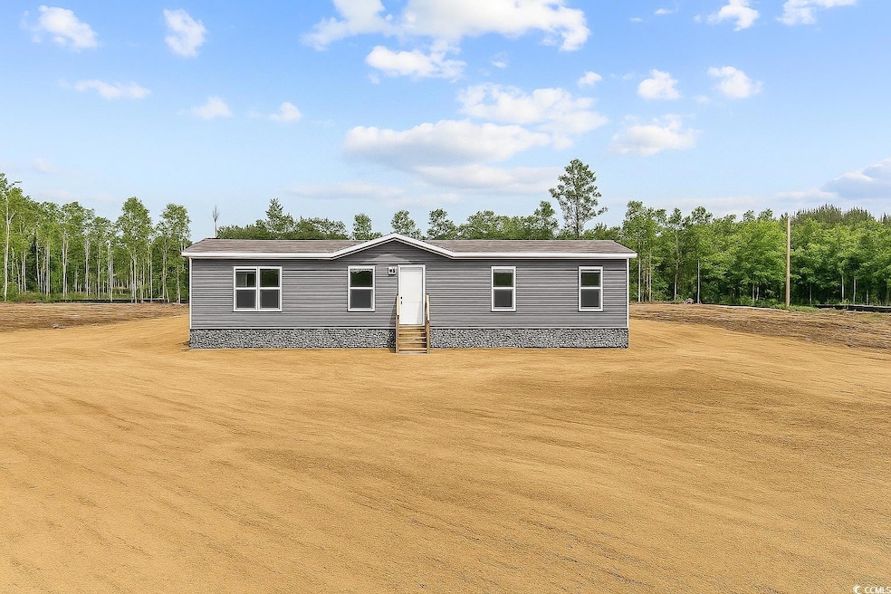 Manufactured / mobile home with entry steps