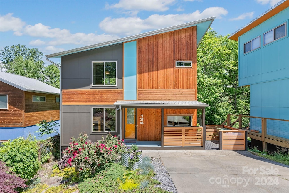 Desirable walkable W.AVL/RAD location!