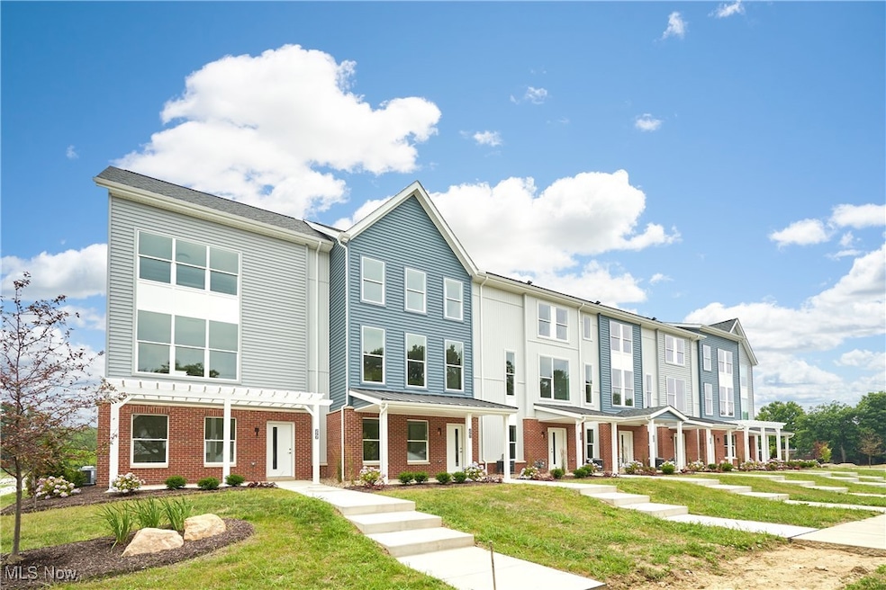 598 Mull Ave unit 9, Akron, OH 44313 - photo 1